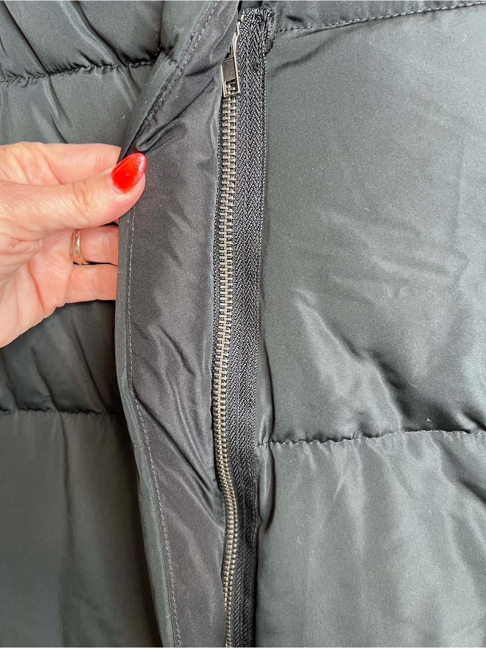 BDG Urban Outfitters Ladies Black High Collar Quilted Puffer‎ Vest. Size Medium. - Picture 9 of 13